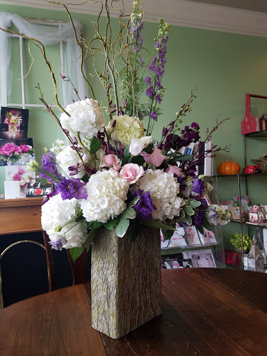 Florist «Libertyville Florist», reviews and photos, 103 W Rockland Rd, Libertyville, IL 60048, USA