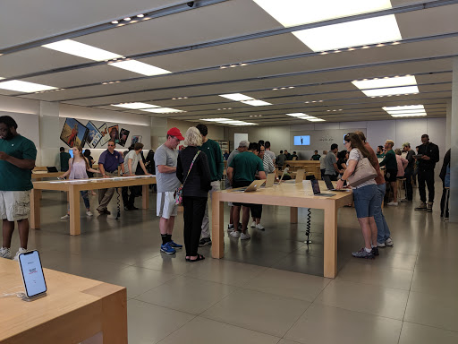 Computer Store «Apple La Cantera», reviews and photos, 15900 La Cantera Pkwy, San Antonio, TX 78256, USA