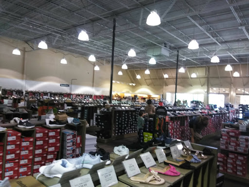 Shoe Store «DSW Designer Shoe Warehouse», reviews and photos, 4741 Ashford Dunwoody Rd, Dunwoody, GA 30338, USA