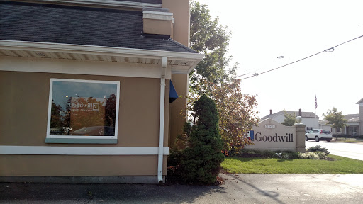 Thrift Store «Goodwill Montgomery Boutique», reviews and photos, 9820 Montgomery Rd, Cincinnati, OH 45242, USA