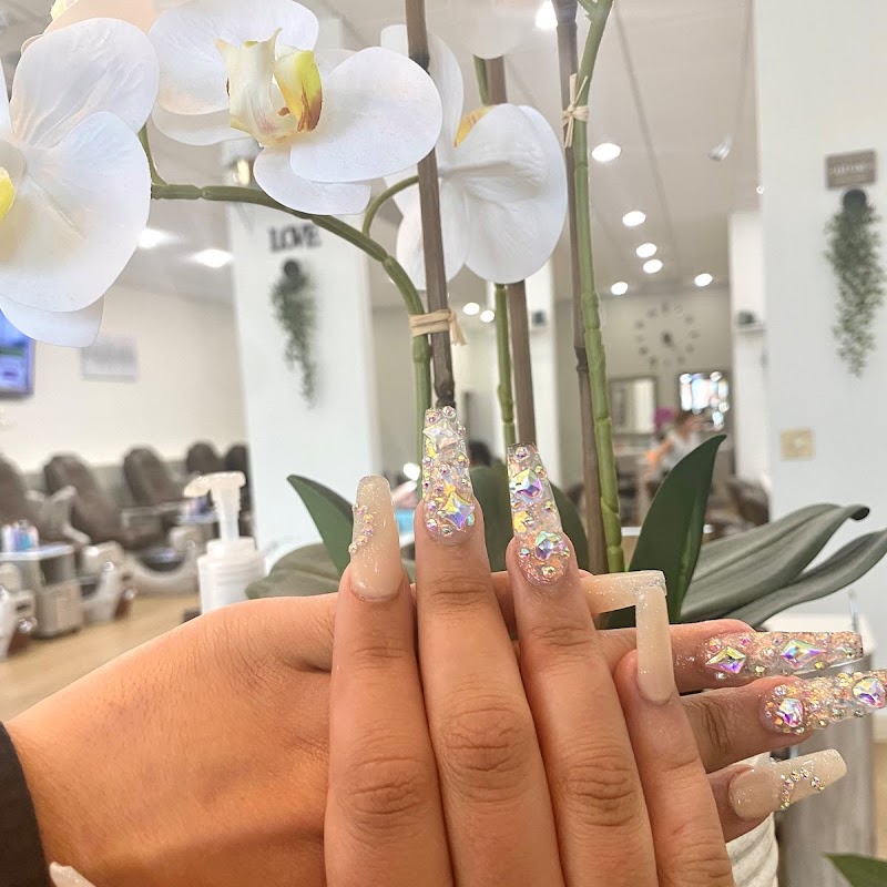 Maplewood Nails & Spa