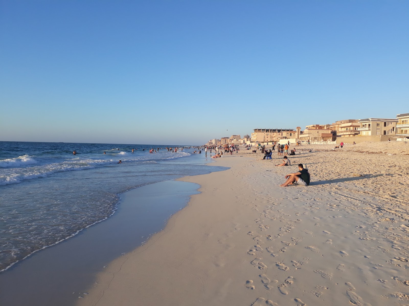 Foto av Silver Beach med vit fin sand yta
