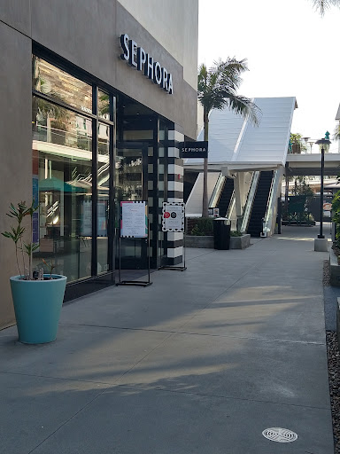 Gym «Equinox Huntington Beach», reviews and photos, 21010 Pacific Coast Hwy, Huntington Beach, CA 92648, USA