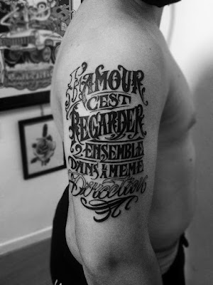 Blue Script Tattoo à Marseille