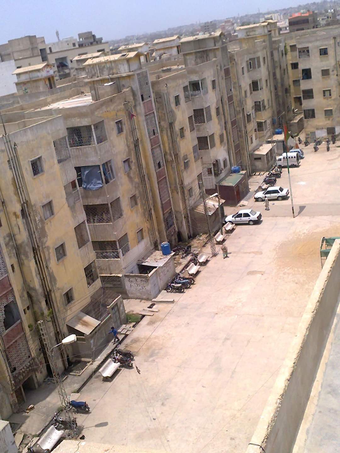 Siddiq Plaza Parking ( )