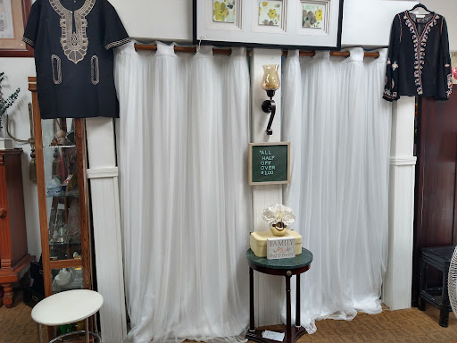 Thrift Store «St James Thrift Shop», reviews and photos, 817 Academy Dr, Solana Beach, CA 92075, USA