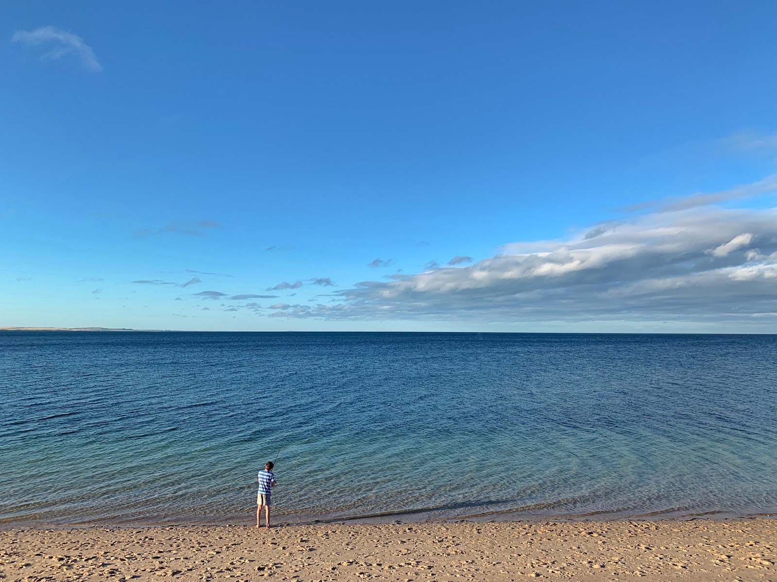 Foto de Black Point Beach con recta y larga