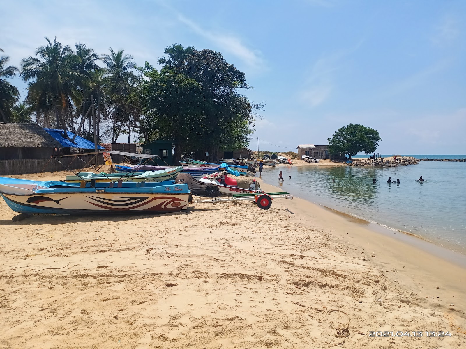 Foto de Kudawa Beach - lugar popular entre os apreciadores de relaxamento