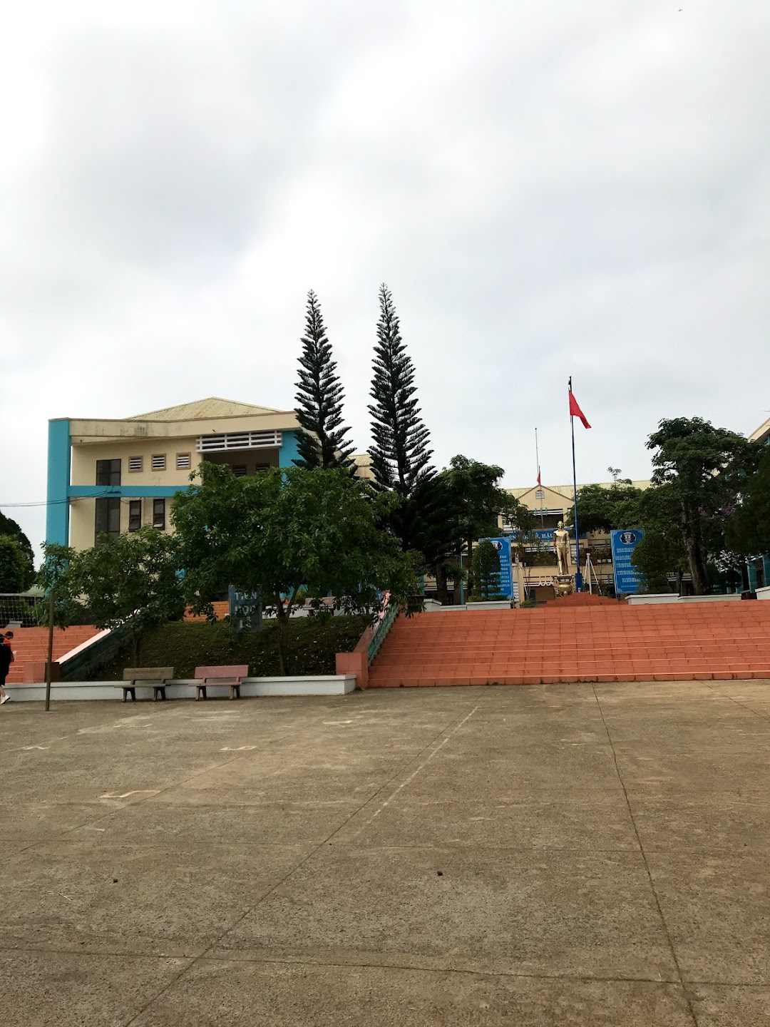 Trường THPT Nguyễn Tất Thành - Xã Nghĩa Thắng - Đắk RLấp - Đắk Nông