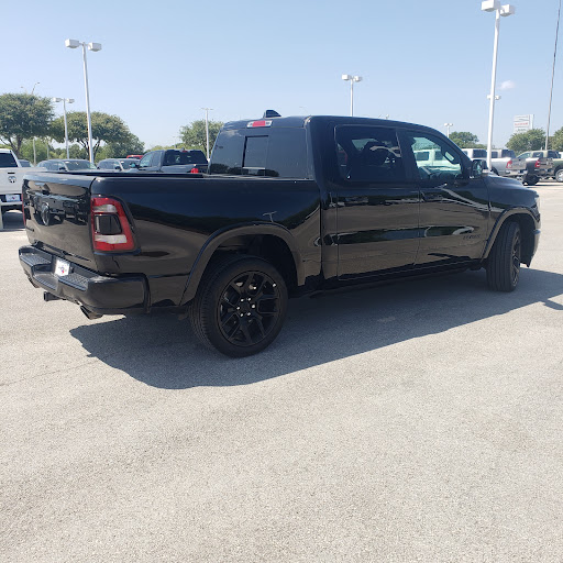 Car Dealer «Lone Star Chrysler Dodge Jeep Ram», reviews and photos, 8811 I-35, San Antonio, TX 78211, USA