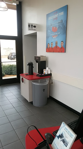 Tire Shop «Discount Tire Store - Roanoke, TX», reviews and photos, 1330 US-377, Roanoke, TX 76262, USA