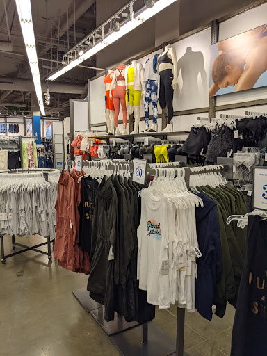 Clothing Store «Old Navy», reviews and photos, 634 Spectrum Center Dr, Irvine, CA 92618, USA