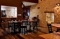 Atmosphère du Restaurant L'Othentic à Saint-Martin-de-Fressengeas - n°3