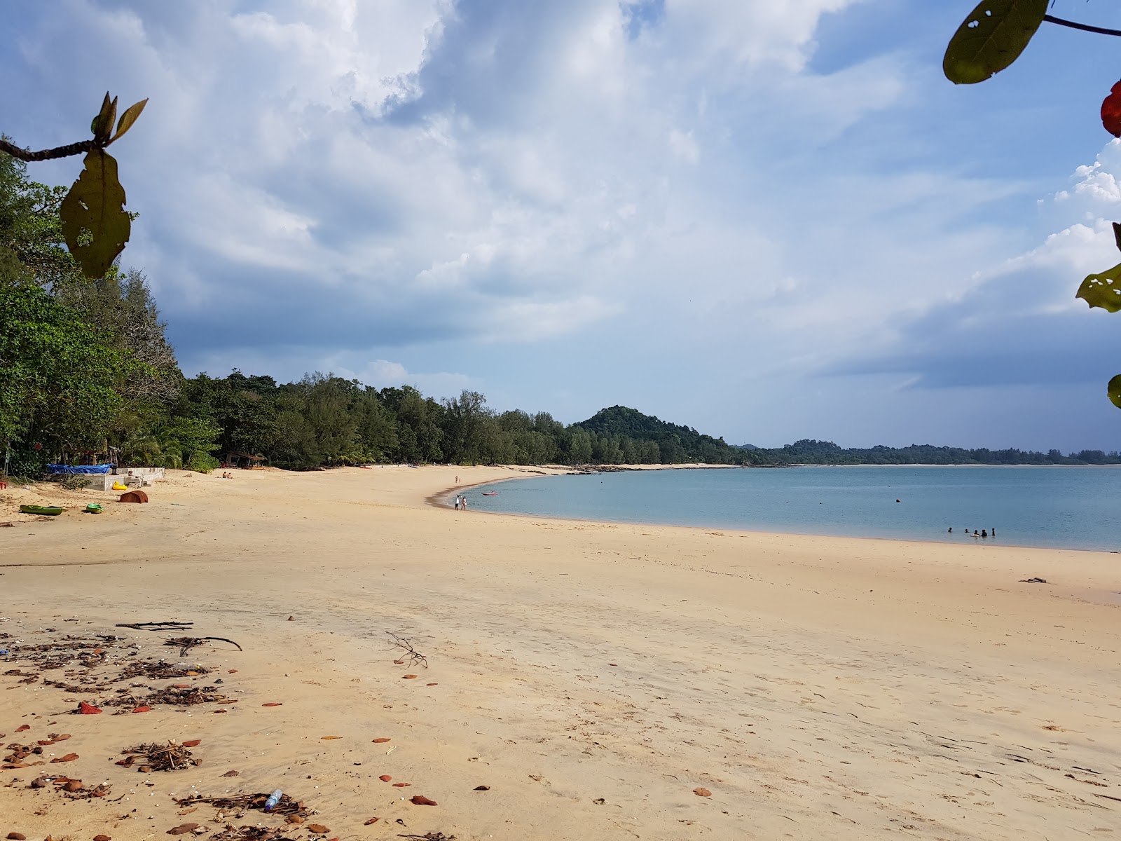 Foto van Koh Phayam Beach met helder zand oppervlakte