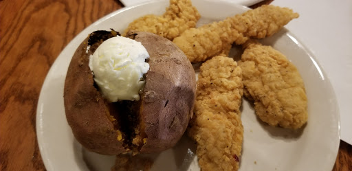 American Restaurant «Cracker Barrel Old Country Store», reviews and photos, 800 N Interstate Dr, Norman, OK 73072, USA