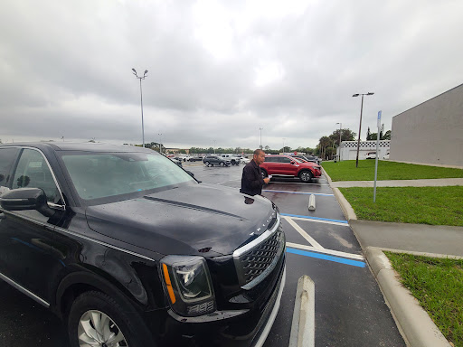 Car Dealer «Friendly Kia», reviews and photos, 5819 US-19, New Port Richey, FL 34652, USA