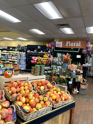 Supermarket «Giant Eagle Supermarket», reviews and photos, 21593 Lorain Rd, Fairview Park, OH 44126, USA