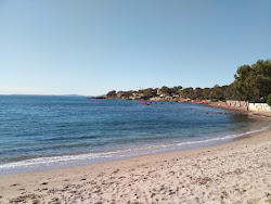 Plage de la Peguiere'in fotoğrafı geniş ile birlikte