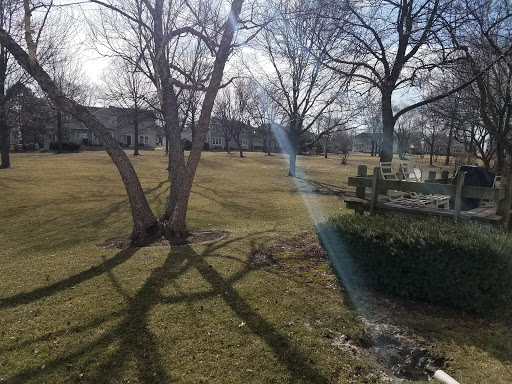 Park «Fountain Square Park», reviews and photos, 1751 Gibson Dr, Elk Grove Village, IL 60007, USA