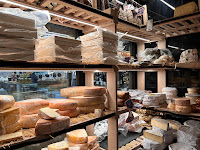 Fabrication du fromage du Restaurant La Fromagerie du Passage à Aix-en-Provence - n°1