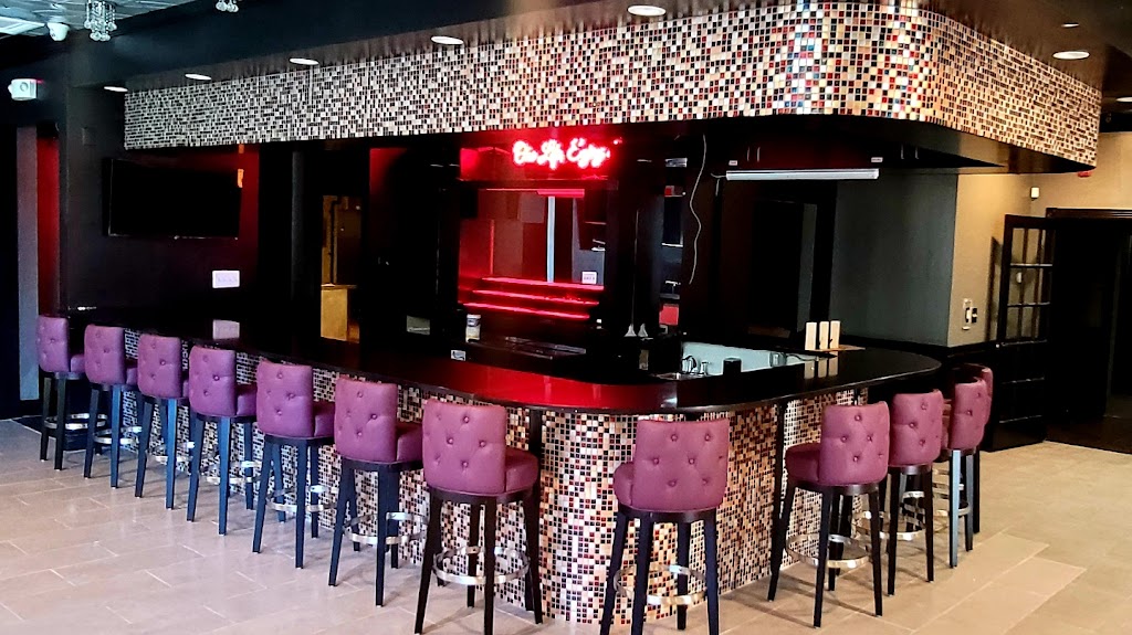 Famous Lounge Restaurant & Bar 20772
