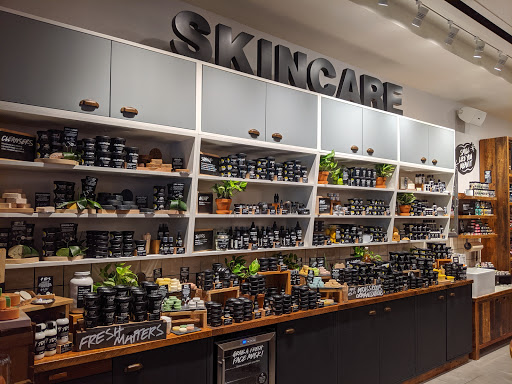 Cosmetics Store «LUSH Fresh Handmade Cosmetics», reviews and photos, 3966 Westheimer Rd, Houston, TX 77027, USA