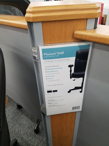 Office Supply Store «Staples», reviews and photos, 204 Airport Plaza Blvd, Farmingdale, NY 11735, USA