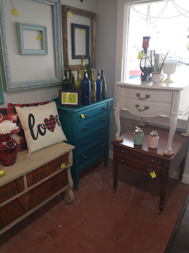 Antique Store «Hidden Talent Gifts & Antiques», reviews and photos, 400 S Main St, McGregor, TX 76657, USA