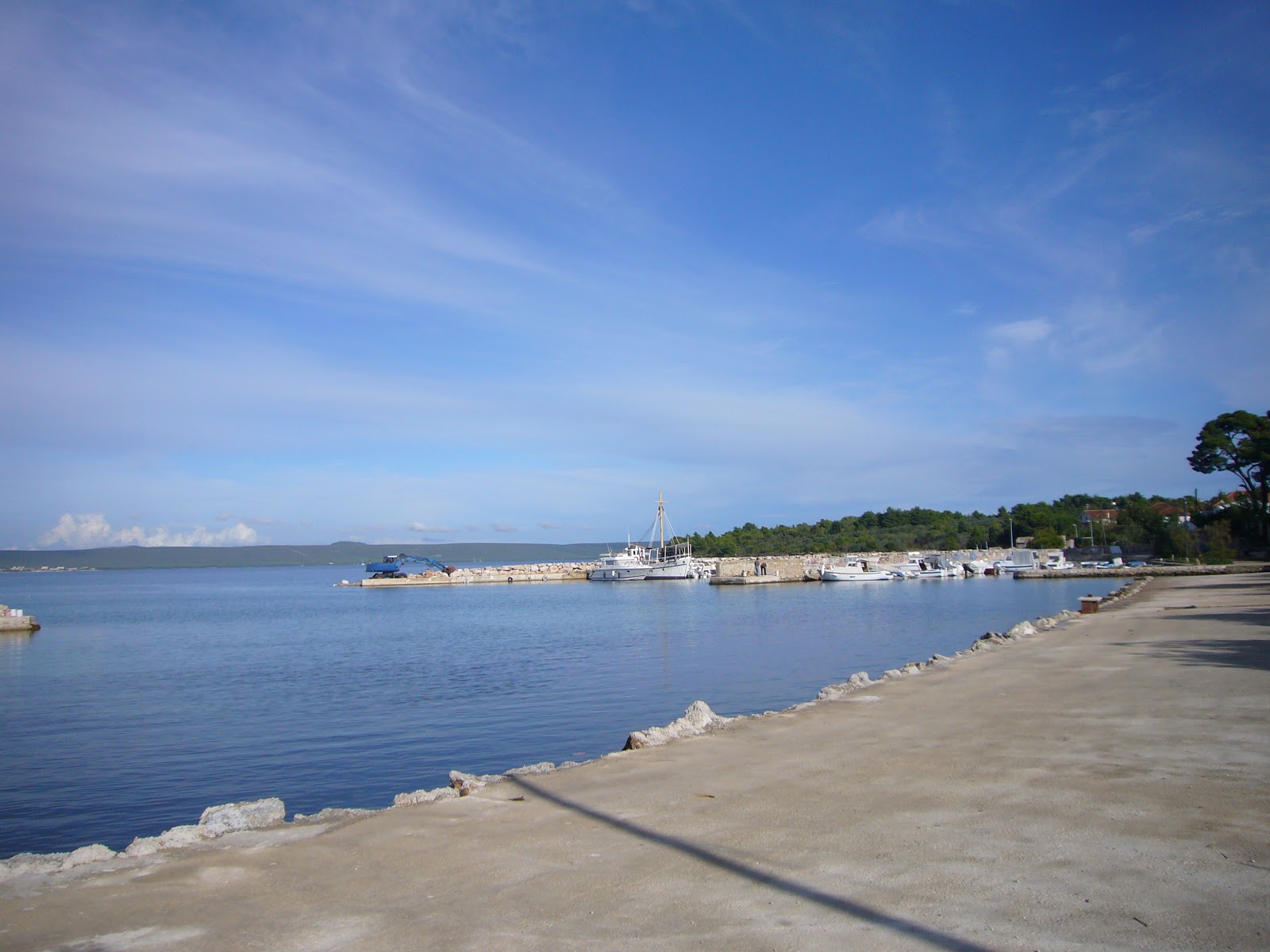 Foto av Zdrelac beach med betongskydd yta