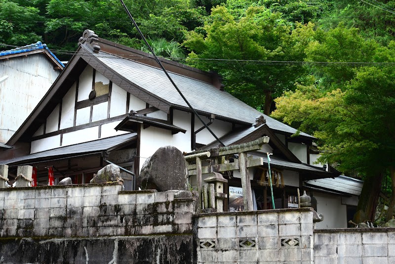 信貞寺