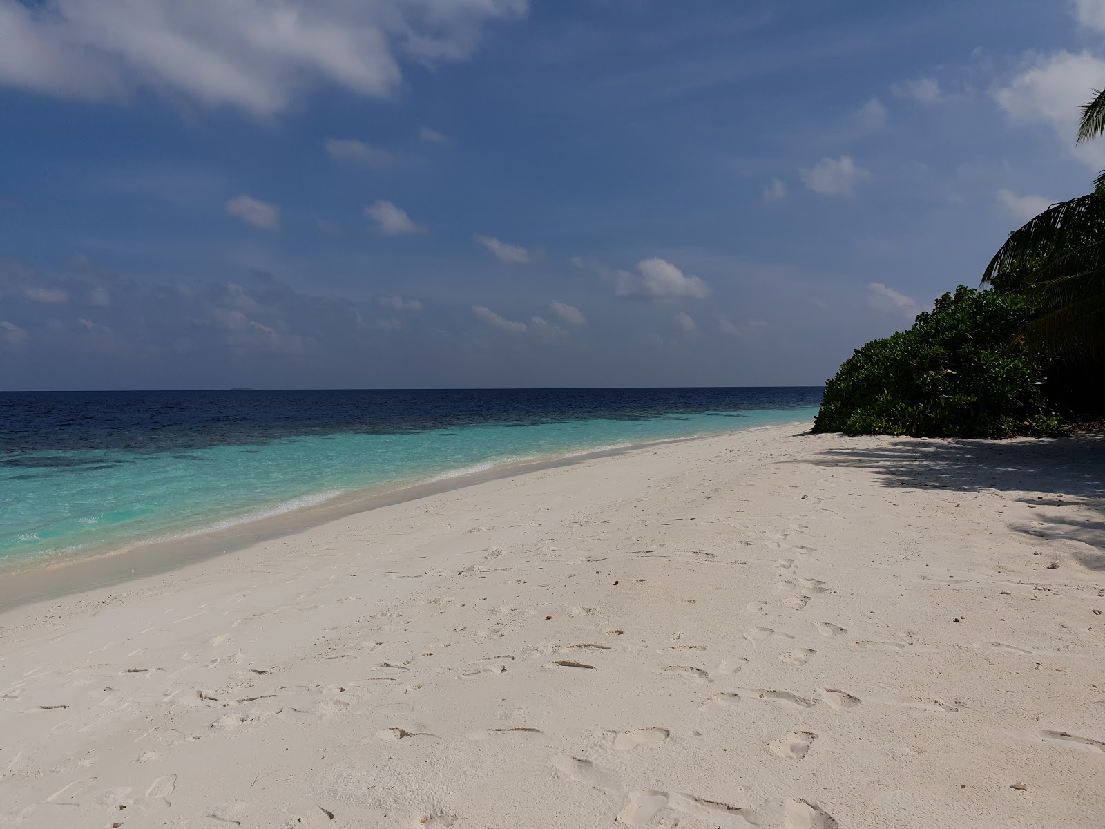 Foto av Havodigalaa Beach med vit sand yta