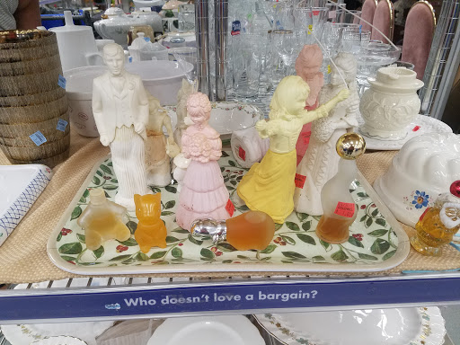 Thrift Store «Goodwill Danbury Store and Donation Station», reviews and photos, 2 Beaver Brook Rd, Danbury, CT 06810, USA