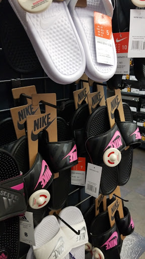 Sporting Goods Store «Big 5 Sporting Goods», reviews and photos, 3420 Arden Way, Sacramento, CA 95825, USA