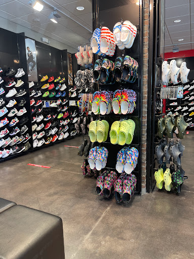Shoe Store «Foot Locker», reviews and photos, 990 Gulfgate Center Mall, Houston, TX 77087, USA