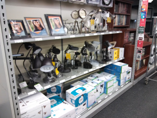 Office Supply Store «Staples», reviews and photos, 23035 W Outer Dr, Allen Park, MI 48101, USA