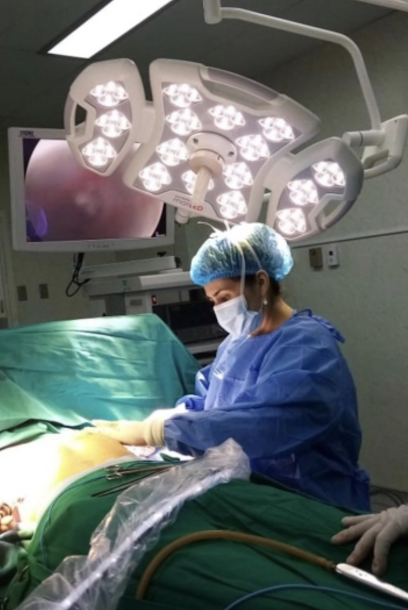 Dra. Karen Mendoza Guerra, Cirujano cardiovascular y torácico