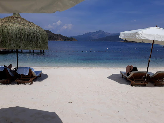 Manos Tavşan Plajı