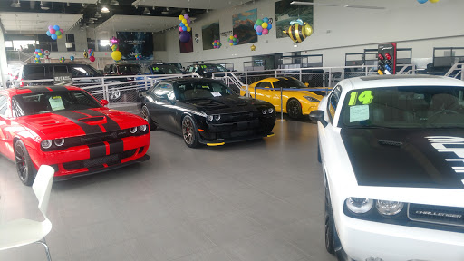 Car Dealer «Larry Roesch Chrysler Jeep Dodge RAM», reviews and photos, 200 W Grand Ave, Elmhurst, IL 60126, USA