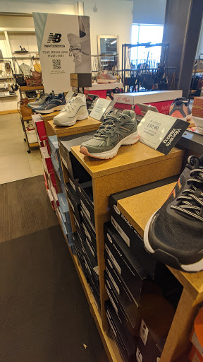 Shoe Store «DSW Designer Shoe Warehouse», reviews and photos, 11500 Burleigh St., Wauwatosa, WI 53222, USA