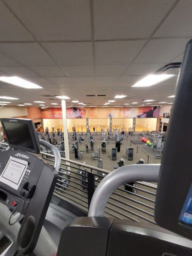 Gym «LA Fitness», reviews and photos, 265 E Army Trail Rd, Glendale Heights, IL 60139, USA