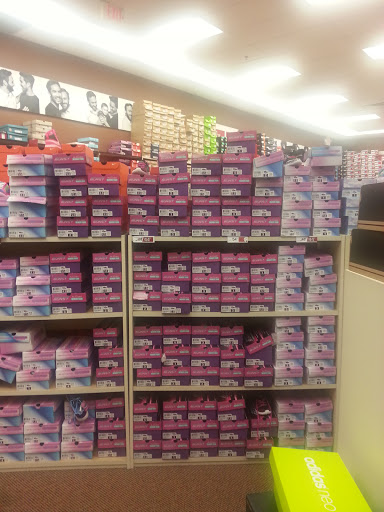 Shoe Store «Famous Footwear», reviews and photos, 1515 US-22 #42, Watchung, NJ 07069, USA