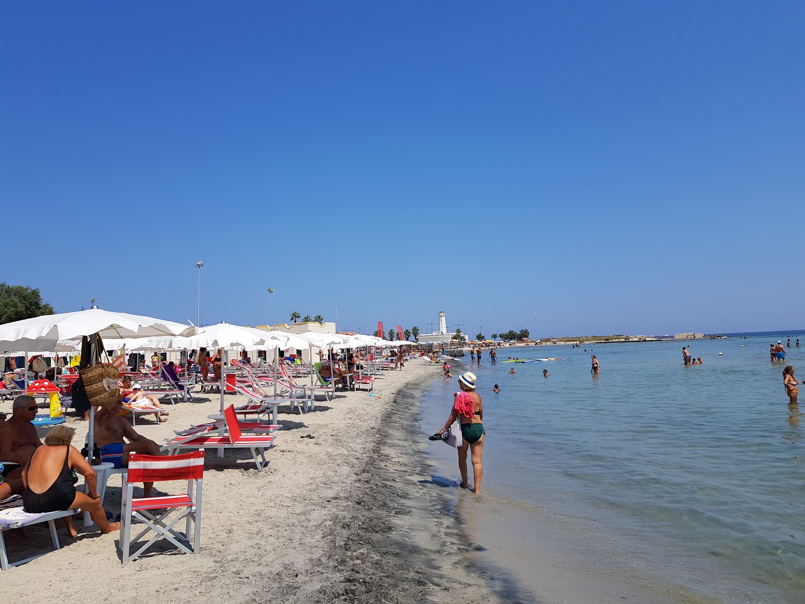 Foto di Lido York con una superficie del sabbia luminosa