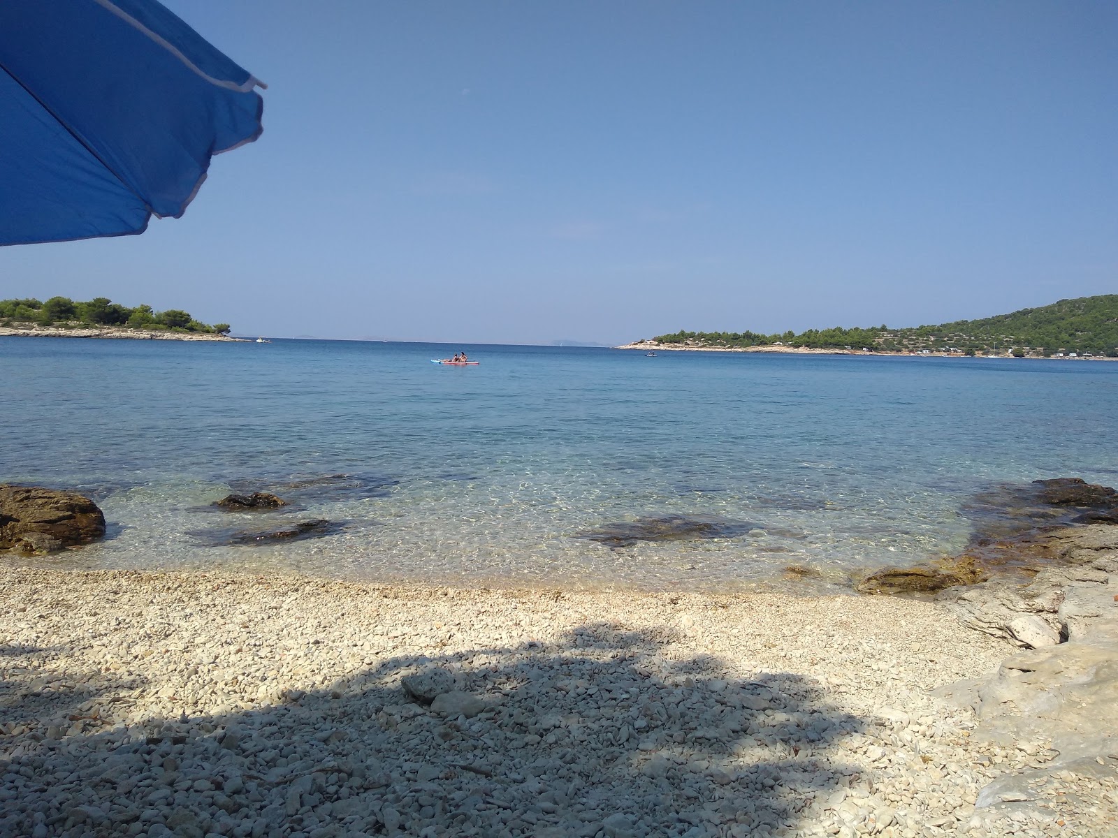 Kosirina beach的照片 带有碧绿色纯水表面
