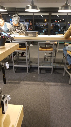 Cell Phone Store «Verizon», reviews and photos, 1113 S Abilene St #104, Aurora, CO 80012, USA