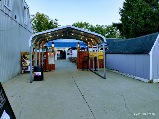 Karaoke Bar «Yankee Bar & Grill», reviews and photos, 5482 Lake Rd E, Geneva, OH 44041, USA