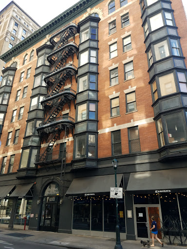 Grocery Store «Grocery», reviews and photos, 101 S 13th St, Philadelphia, PA 19107, USA