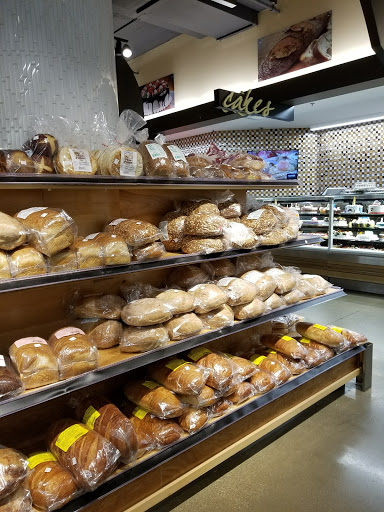 Supermarket «Cermak Fresh Produce», reviews and photos, 4000 W Diversey Ave, Chicago, IL 60639, USA