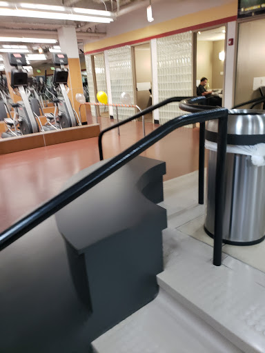 Gym «LA Fitness», reviews and photos, 5444 N Cumberland Ave, Chicago, IL 60656, USA