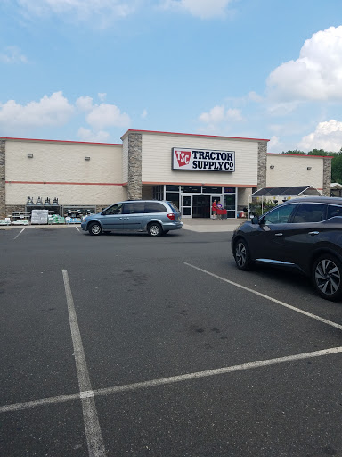 Tractor Supply Co., 144 US-202, Ringoes, NJ 08551, USA, 