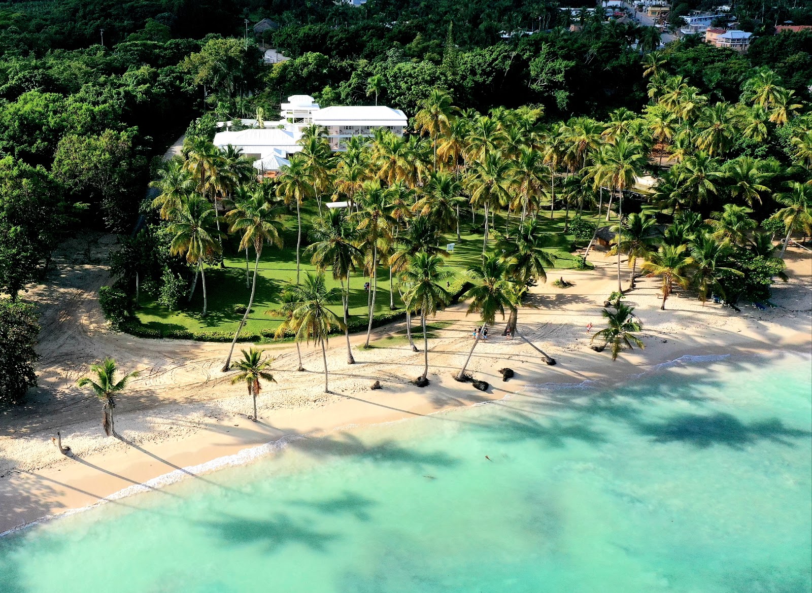 Foto van Las Galeras Strand en de nederzetting